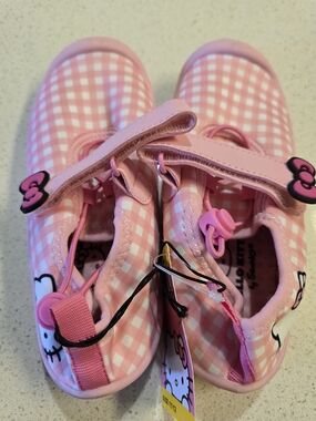 NWT Hello Kitty Pink Gingham Water Shoes Toddler Size 11/12